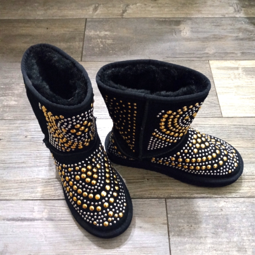 UGG & JIMMY CHOO Baily Button Limited Collection!! Black n' Gold Studded